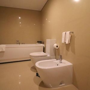 Quarto económico com cama king